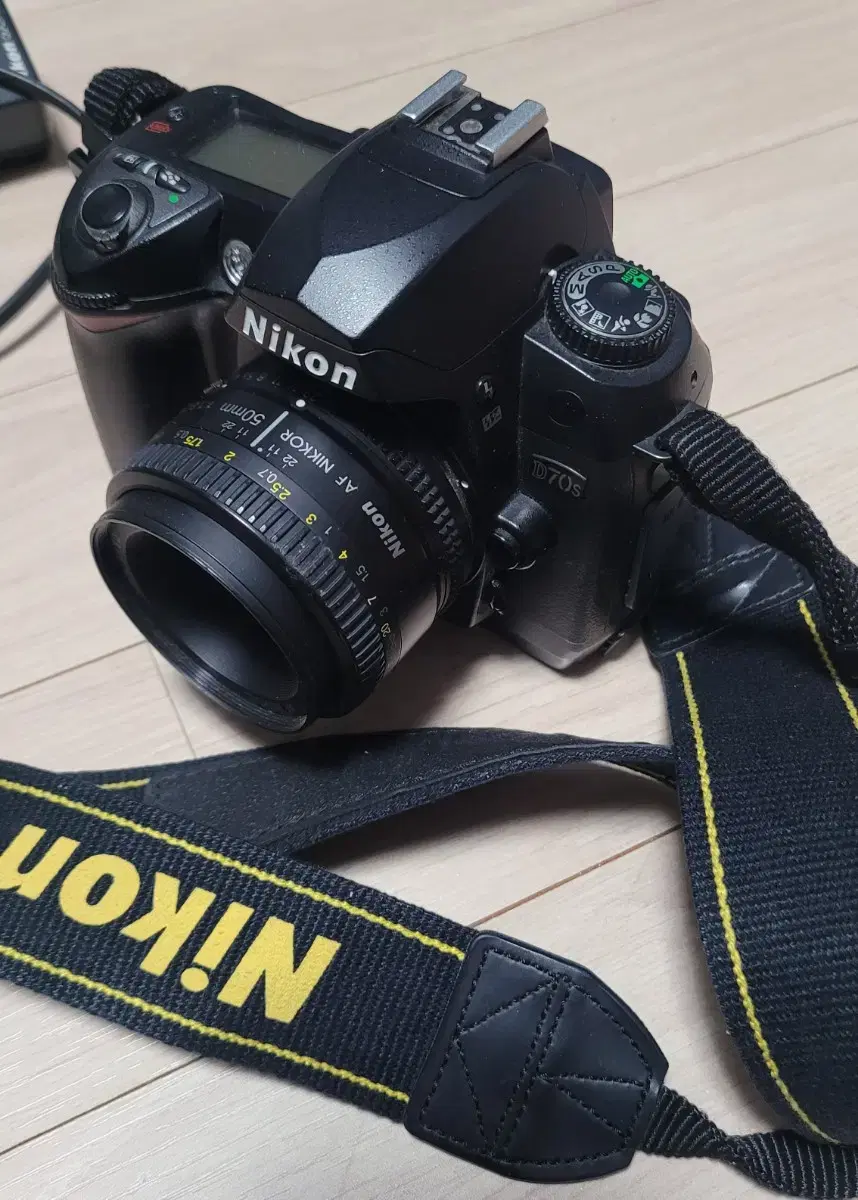 니콘 D70s + 50mm 1:1.8D DSLR 카메라팝니다